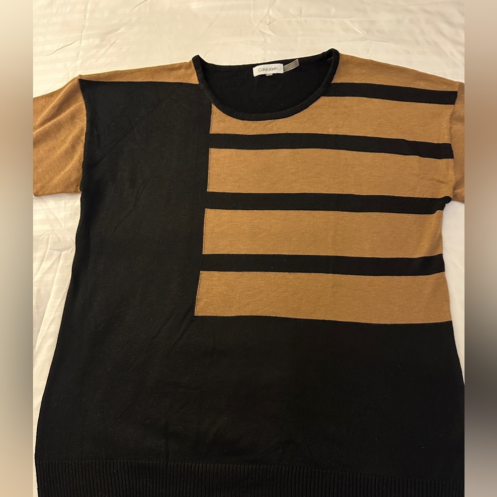 Calvin Klein Black and Tan Crewneck Sweater